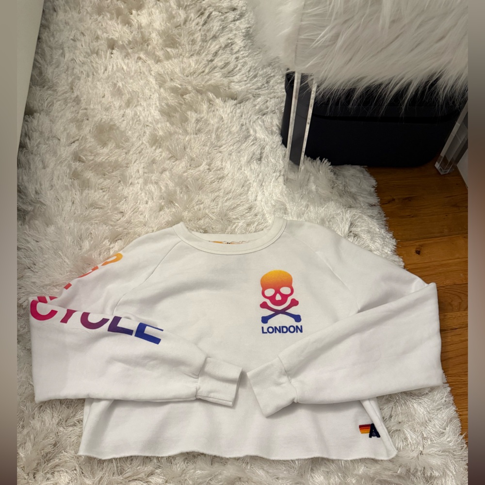 Soul cycle cropped sweatshirt. Like new condition.